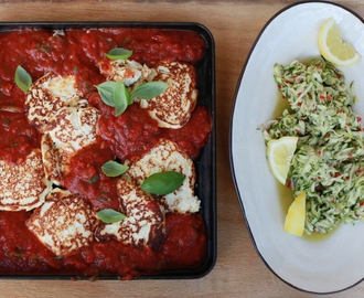 Ricottabiffar med tomatsås och zucchinisallad