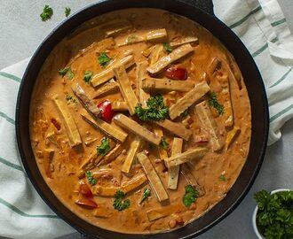 Vegansk stroganoff med rökt tofu