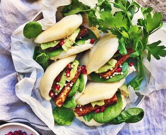 Steamed buns (#baobuns) med BBQ-glaserad tempeh & misohummus