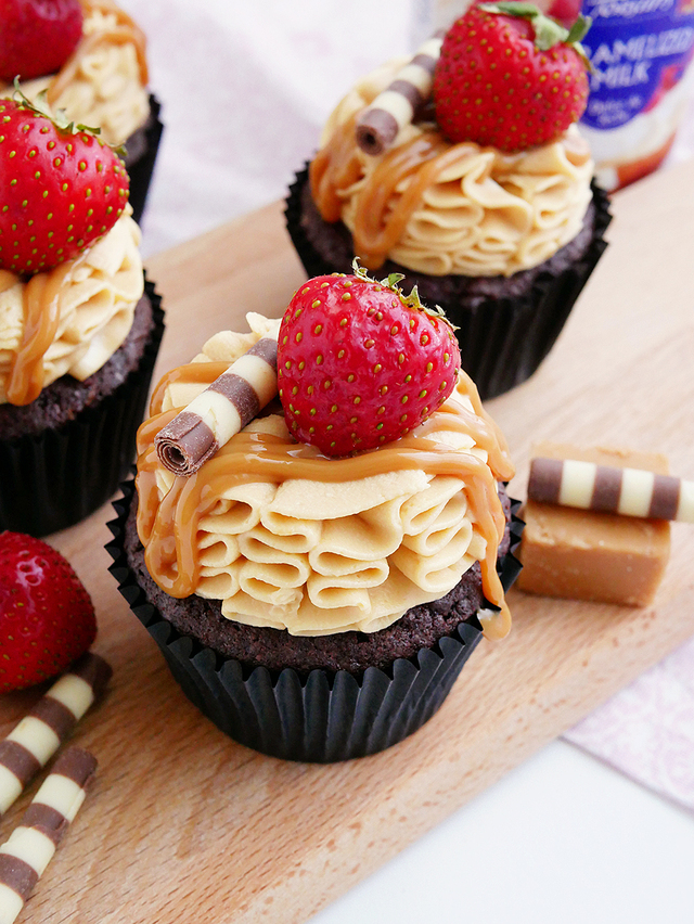 Chokladmorots-cupcakes med karamellfrosting