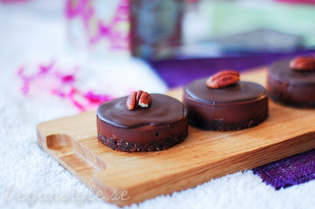 Raw Triple Chocolate Mini cakes