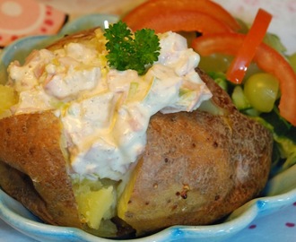 Bakad potatis med skink- och oströra