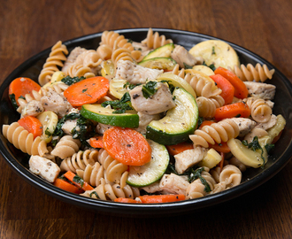 Meal-Prep Garlic Chicken And Veggie Pasta