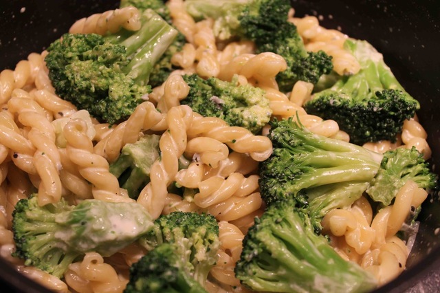 Ädelostpasta med broccoli
