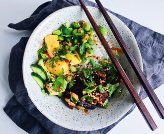 Poké Bowl med sojastekt halloumi