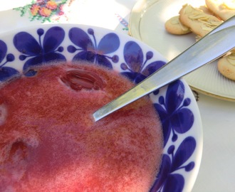 Isad melon- och jordgubbsoppa med glutenfria mandelstänger - bästa efterrätten en varm sommardag
