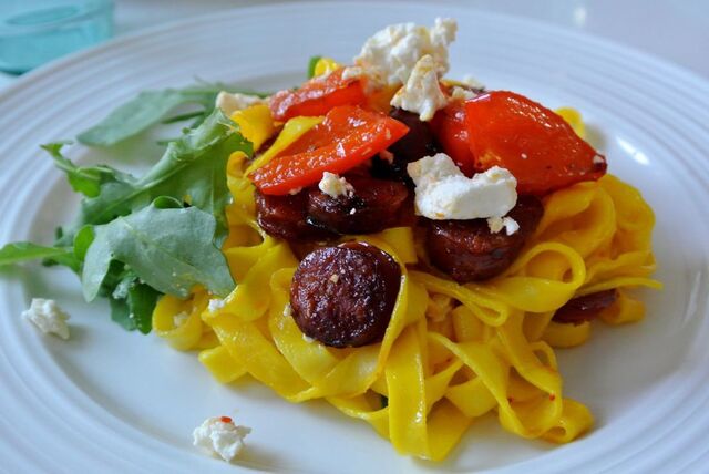 Augusti, men till middag påskpasta med saffran och chorizo