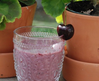 Smoothie med passionsfrukt och björnbär