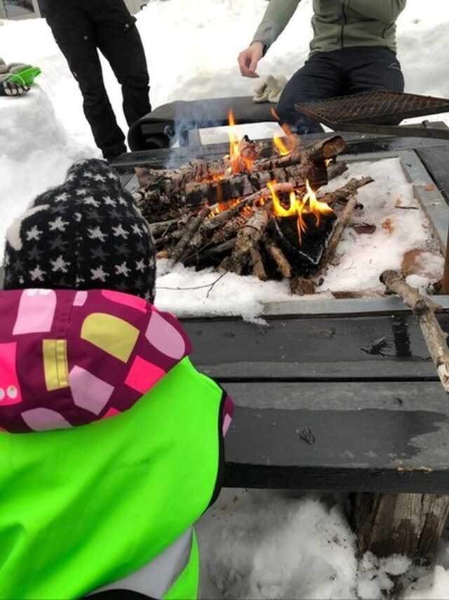 Utebarn och premiärgrillning