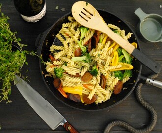 Vegansk chorizopasta med grönsaker