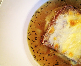 #22 Löksoppa med ostgratinerat surdegsbröd