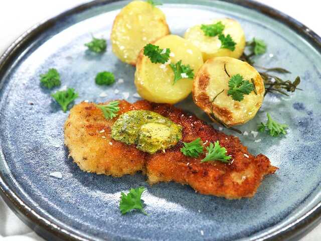 Kycklingschnitzel med örtsmör och rostad potatis