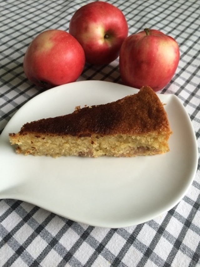 Jättegod och lite nyttigare äppelkaka med mandelmjöl (utan vete och vitt socker)