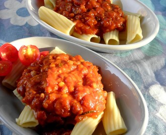 Vegansk pastasås med röda linser