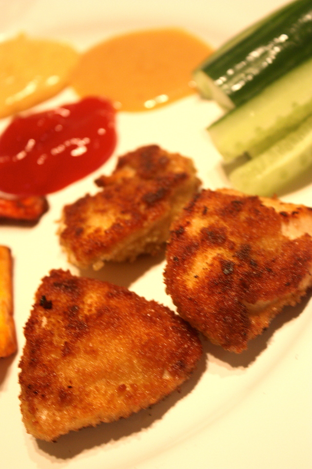 Chicken Nuggets with Dipping Sauces – Kyckling Nuggets med Dippsåser