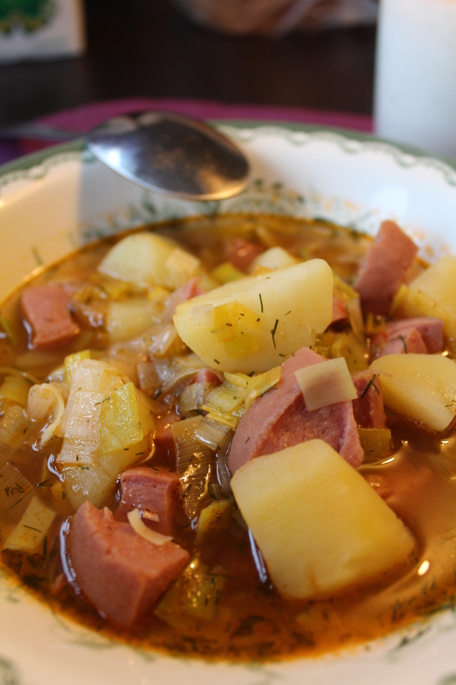 Potatissoppa med korv och purjolök