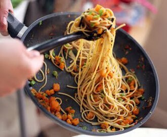 Vegoflåd - spaghetti med pumpa, chili och vitlök