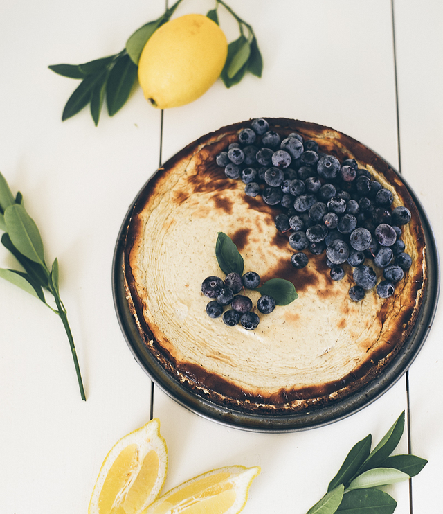 Inte en gnutta mjöl eller socker så långt ögat kan nå. Citroncheese-cake lchf