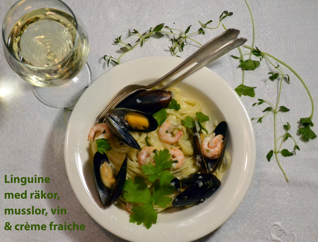 Krämig linguine med musslor, räkor, crème fraiche & vin
