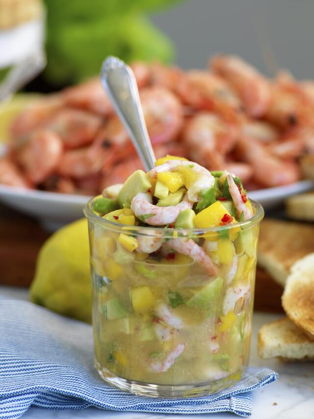 Ceviche med räkor, avokado och mango