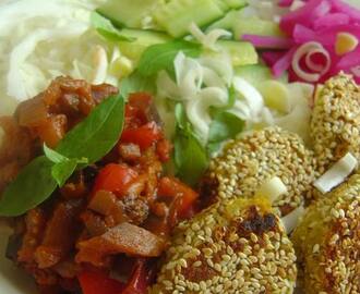 Falafel (utan ägg) med auberginesås