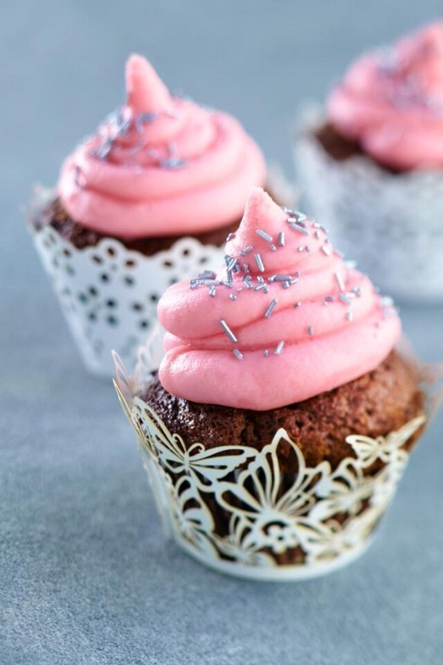 Chokladcupcake med rosa frosting