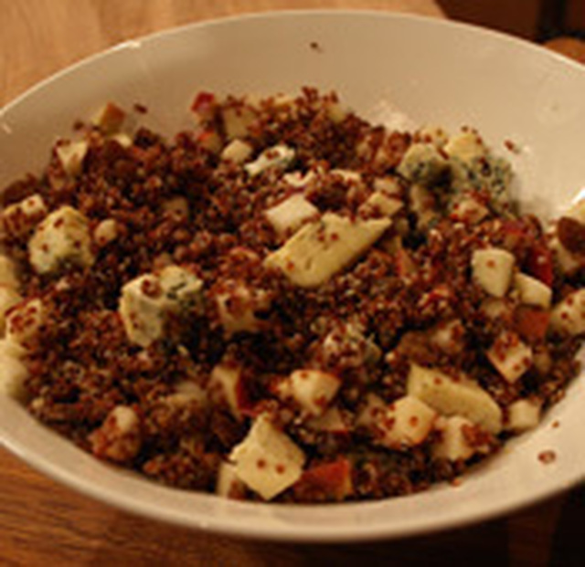 Quinoa med ädelost och äpple