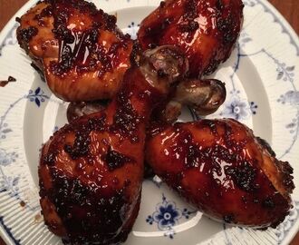 Asiatiske kyllingelår med en skøn sur/sød/salt marinade med chili og hvidløg, bagt ovn og med lynstegt ... | Kyllingelår, Asiatisk mad opskrifter, Madopskrifter