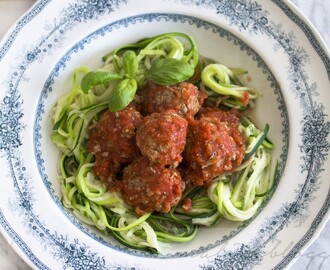 Paleoköttbullar och zoodles