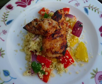 färgglad couscous med het kyckling