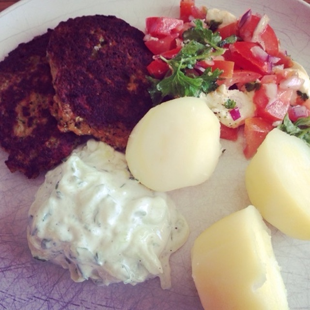 Broccolifritters med tzatziki