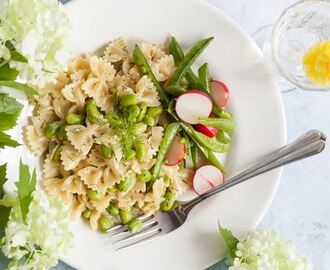 Dillig pasta med färskost och sojabönor