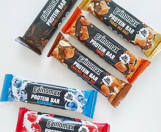 #Matnytt: Gainomax Protein Bars i 6 st olika smaker. Dark Chocolate, Fugde Sea Salt, Toffee, Caramel Tripple Nut, Blueberry & Raspberry. Härligt mjuka med mycket smak. En bar ger dig ca 18 g #protein. #gainomax #gainomaxse #proteinbar #mellis #spisat