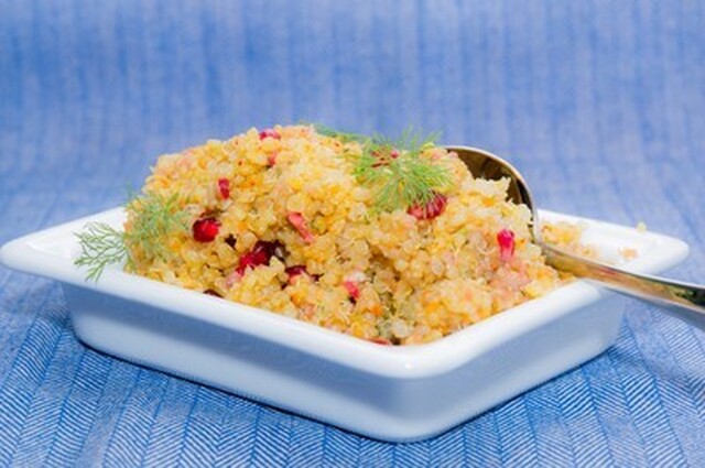 Quinoa med saffran, dill och granatäpple