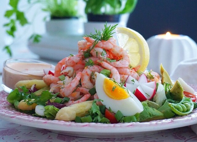 Räksallad med vit sparris och Rhode Island dressing