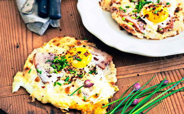 Croque madame-pizzor