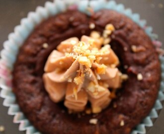 Chokladmuffins med jordnötter och nougatfluff.