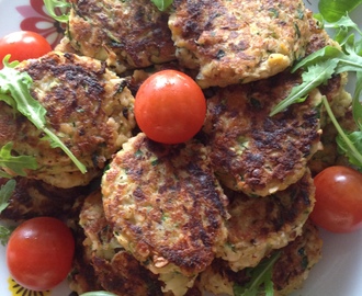 Zucchinibiffar med hasselnötter och kikärtor / Tortitas de calabacín con avellanas y garbanzos