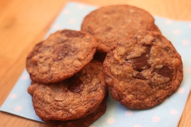 Chokladiga cookies med nötter och jordnötssmör