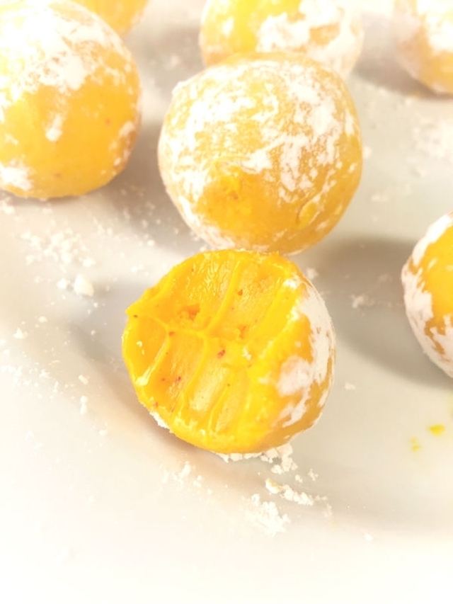 Saffranstryfflar med vit choklad och apelsin