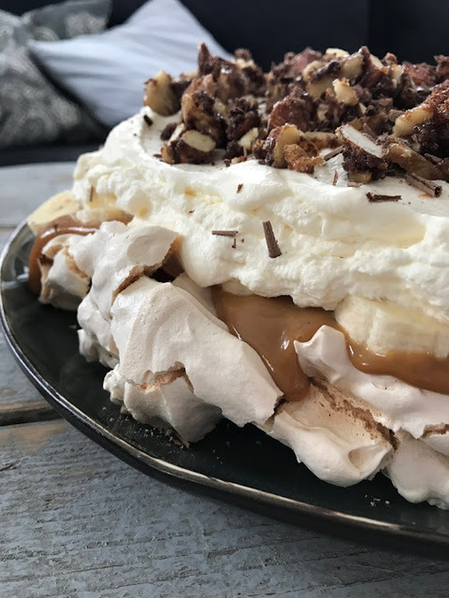 Banoffee Meringues Cake