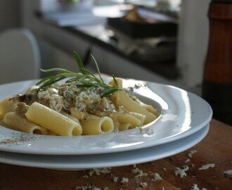 Leila's Rigatoni med Karl-johan svamp toppat med pecorino och tryffelolja