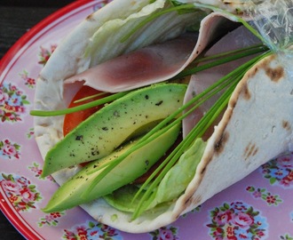 Lunchwrap med skinka och avokado