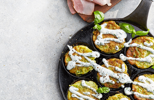 Pösiga zucchiniplättar med rökt skinka