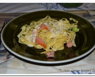 Pasta med räkor, lax och läcker sås