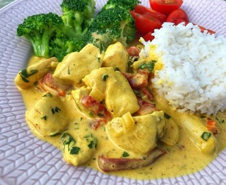 Enkel kycklinggryta med curry och paprika