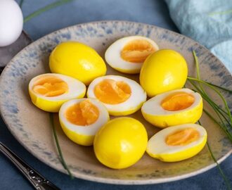 Inlagda ägg med gurkmeja