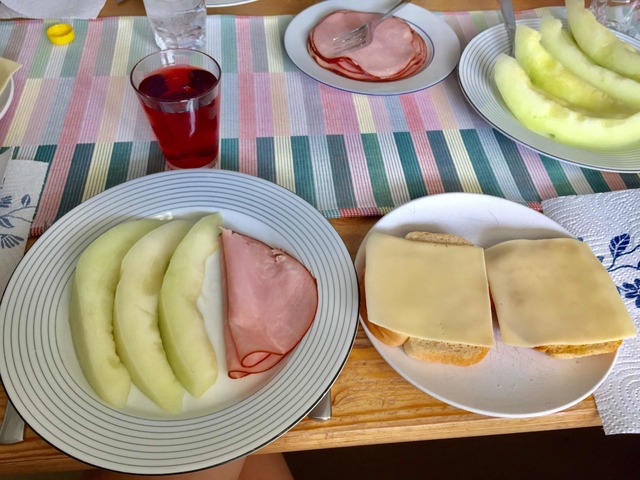 Melon och skinka med rostat bröd