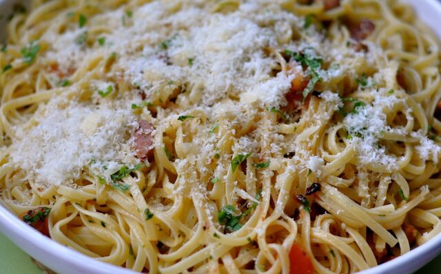 Linguini med salsiccia, ruccola och brynt smör