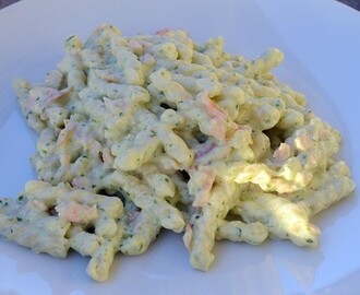 Laxpasta med ramslökspesto